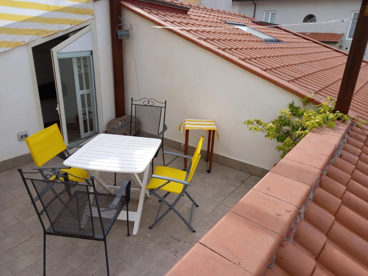 "La Casita", 2 Floors Apartment, Private Parking 1 Car Or 2 Bikes, Air-Cond And Terrace Livorno Exterior photo