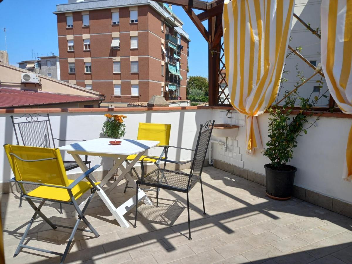 "La Casita", 2 Floors Apartment, Private Parking 1 Car Or 2 Bikes, Air-Cond And Terrace Livorno Exterior photo